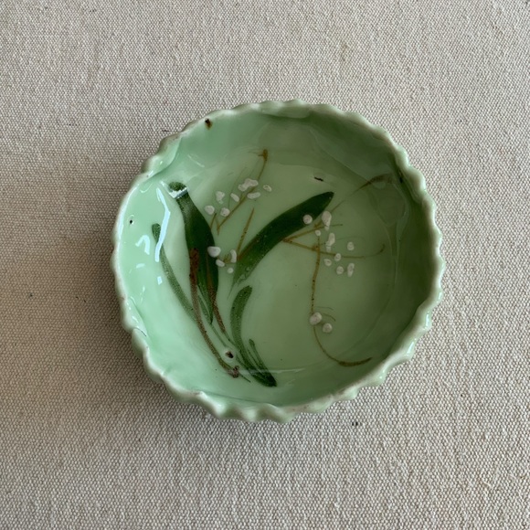 Floral Pottery Dish - Picture 3 of 4